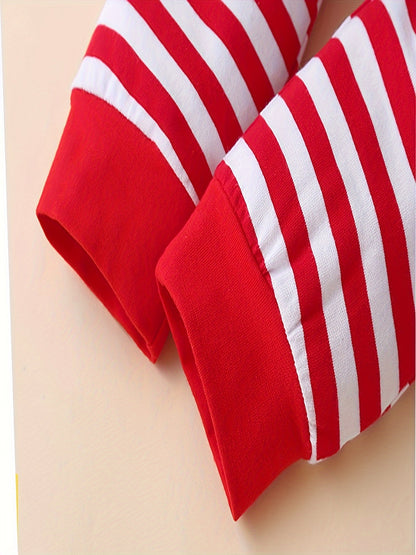 Conjunto festa para Natal, 3 peças: macacão listrado com estampa de Papai Noel, calça e chapéu. Ideal para uso casual e ao ar livre.