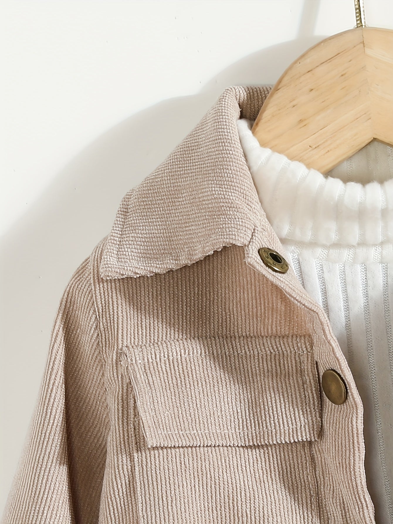 Conjunto infantil de 2 peças: blusa de manga comprida com gola alta e calça comprida. Roupa casual para crianças.