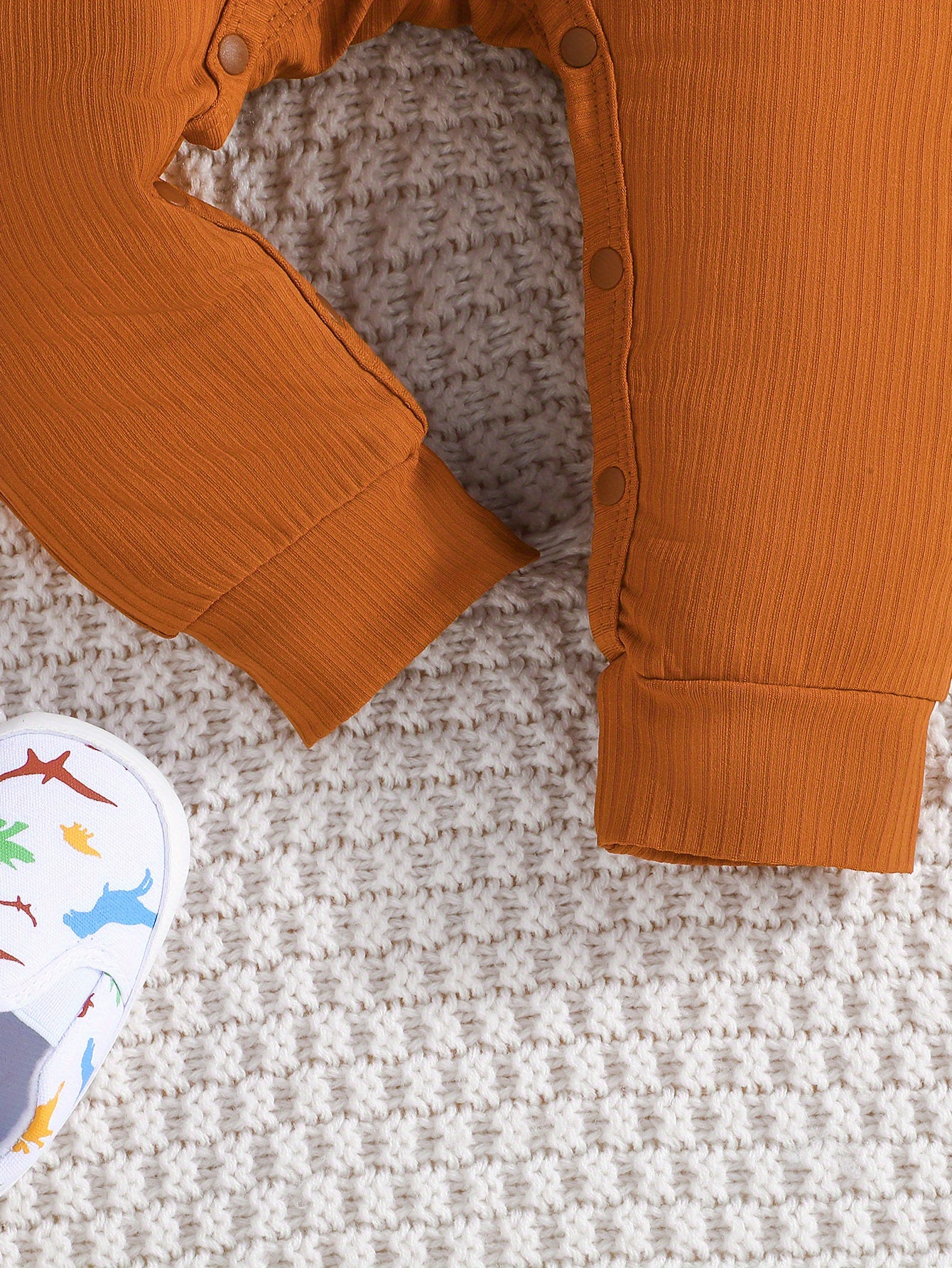 Conjunto de 2 peças de macacão curto casual para bebês meninos, cor sólida + estampa de dinossauro, ideal para primavera e outono.