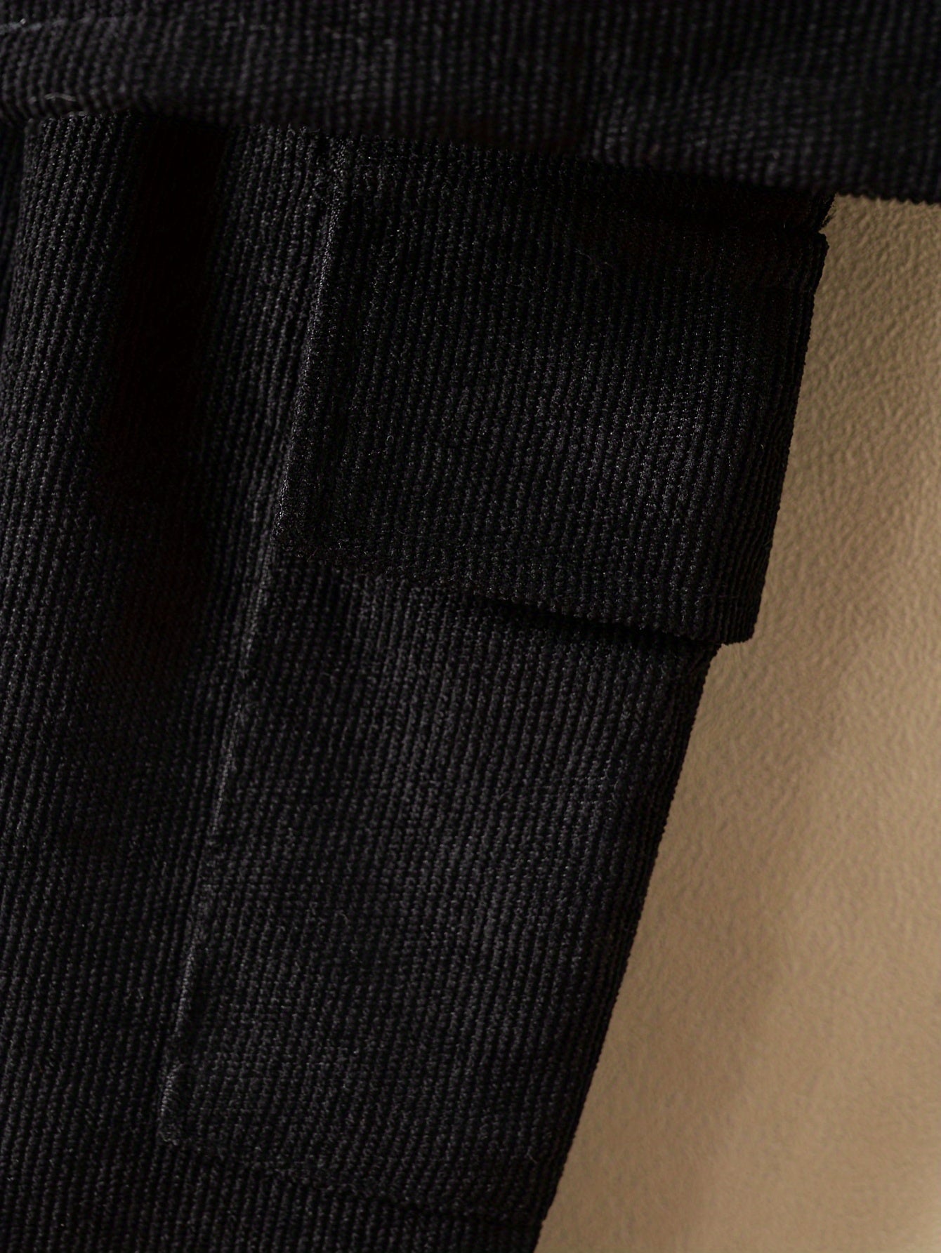 Conjunto infantil de 2 peças: blusa de manga comprida com gola alta e calça comprida. Roupa casual para crianças.