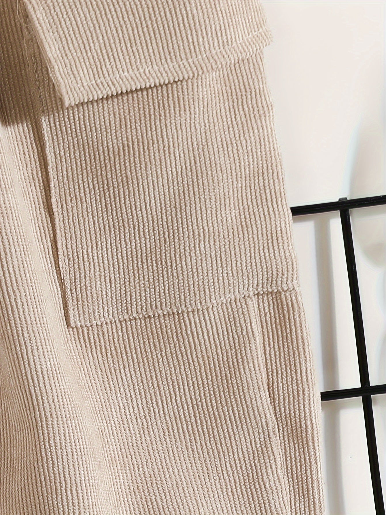 Conjunto infantil de 2 peças: blusa de manga comprida com gola alta e calça comprida. Roupa casual para crianças.