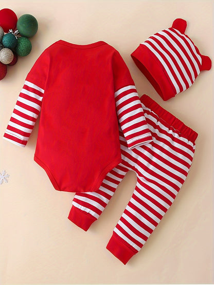 Conjunto festa para Natal, 3 peças: macacão listrado com estampa de Papai Noel, calça e chapéu. Ideal para uso casual e ao ar livre.