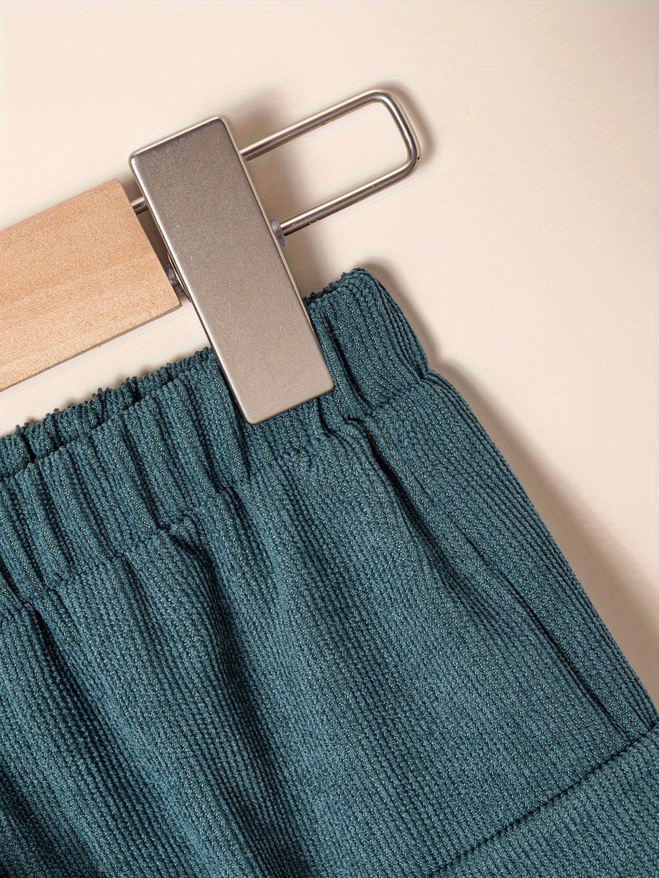 Conjunto infantil de 2 peças: blusa de manga comprida com gola alta e calça comprida. Roupa casual para crianças.