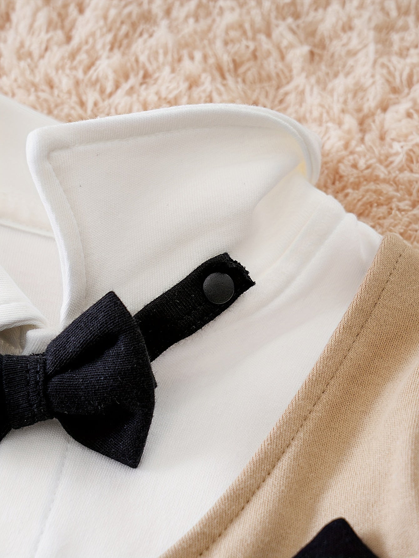 Body infantil de algodão com gravata borboleta, estilo cavalheiro, confortável e de manga comprida, ideal para bebês meninos usarem dentro e fora de casa.