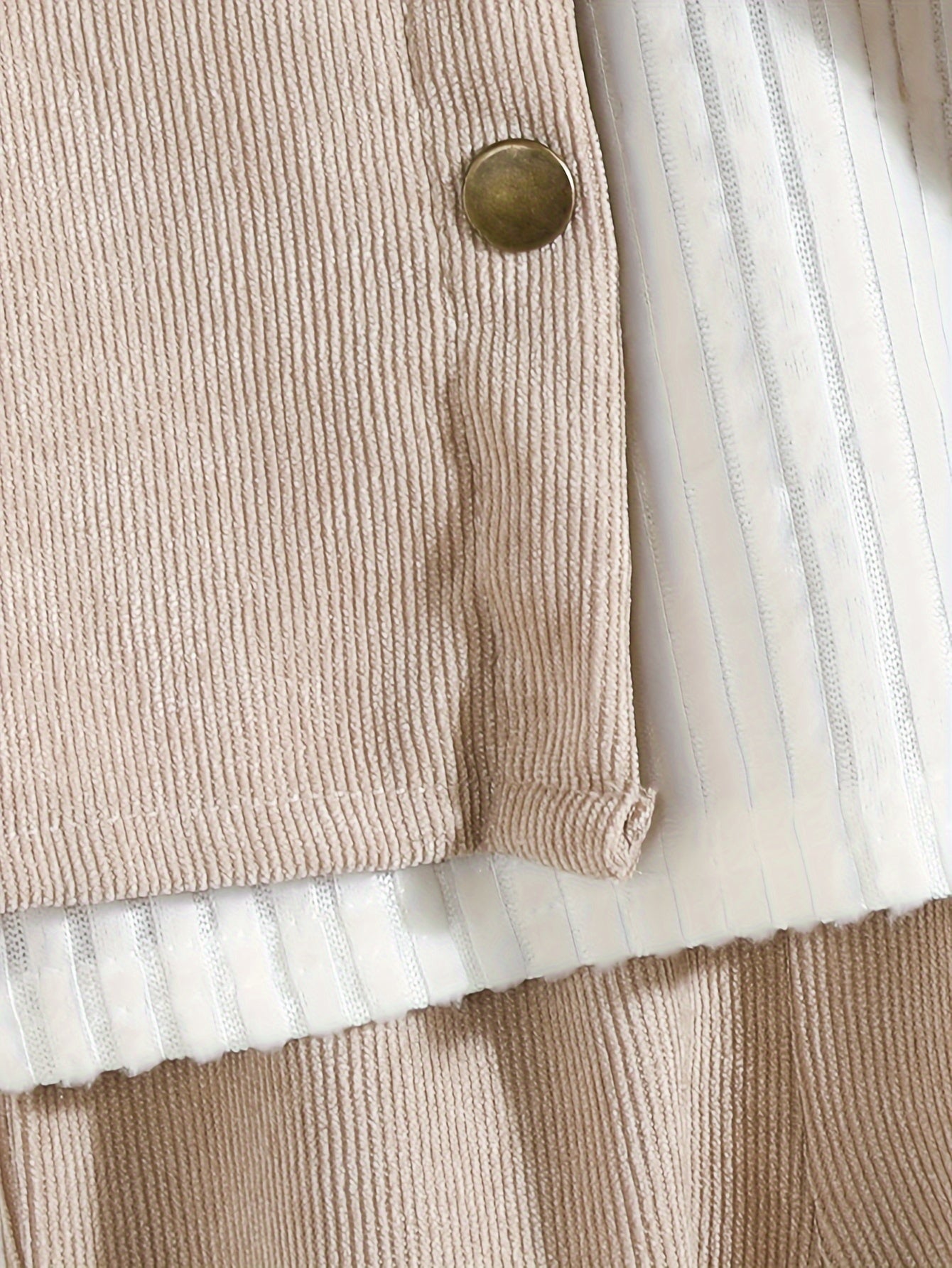 Conjunto infantil de 2 peças: blusa de manga comprida com gola alta e calça comprida. Roupa casual para crianças.