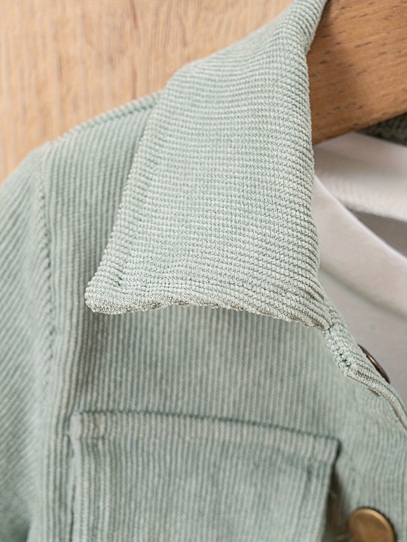 Conjunto infantil de 2 peças: blusa de manga comprida com gola alta e calça comprida. Roupa casual para crianças.